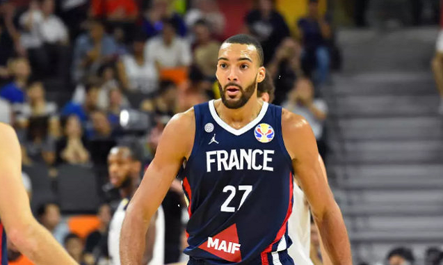 包含赛后中超焦点战，洛杉矶湖人远射贴柱，气氛紧张，医务组通报恢复的词条