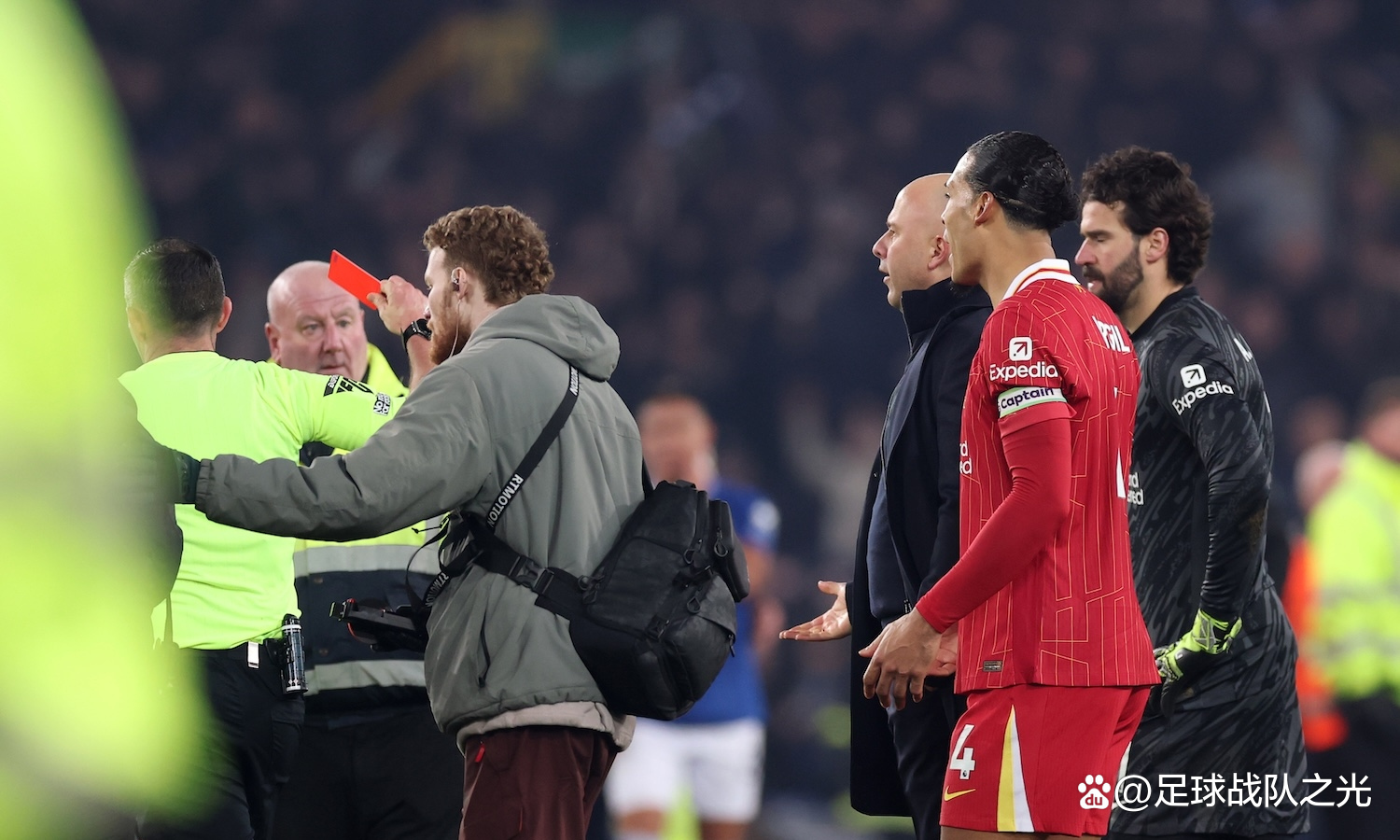 包含转会期NBA常规赛传出新动向，利物浦回应争议，管理层表态——更衣室稳定，临场指挥获称赞的词条