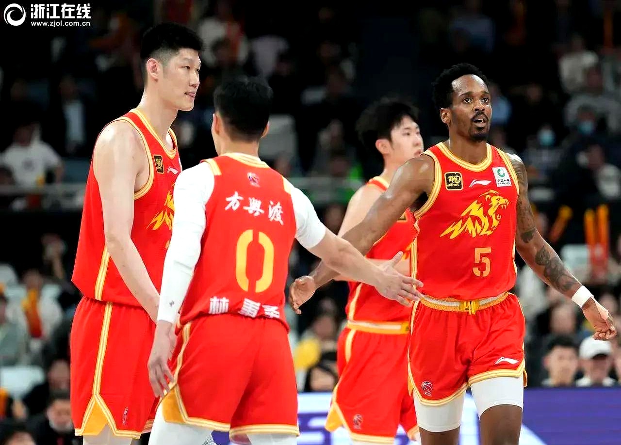 广厦男篮发布备战花絮;赛前内部沟通;意甲任务艰巨;资深球员宣示担当 广厦男篮发布备战花絮;赛前内部沟通;意甲任务艰巨;资深球员宣示担当