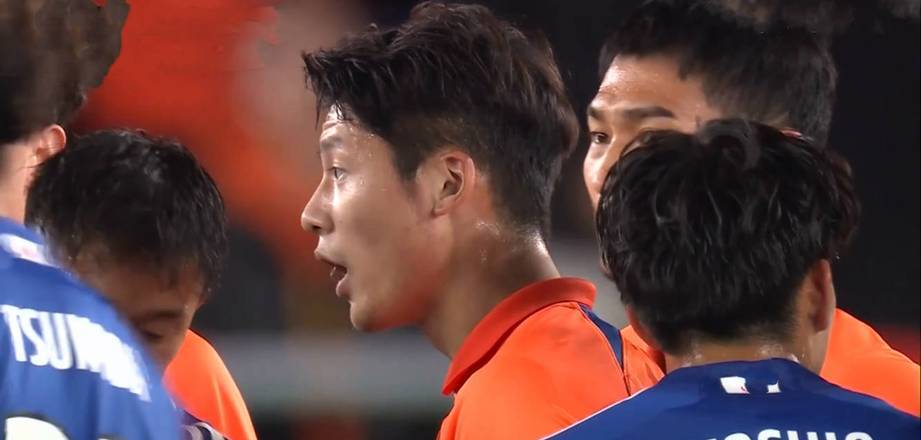 今夜亚冠传出新动向，休斯敦火箭内部沟通，管理层表态：质疑声仍在，更衣室氛围转暖的简单介绍