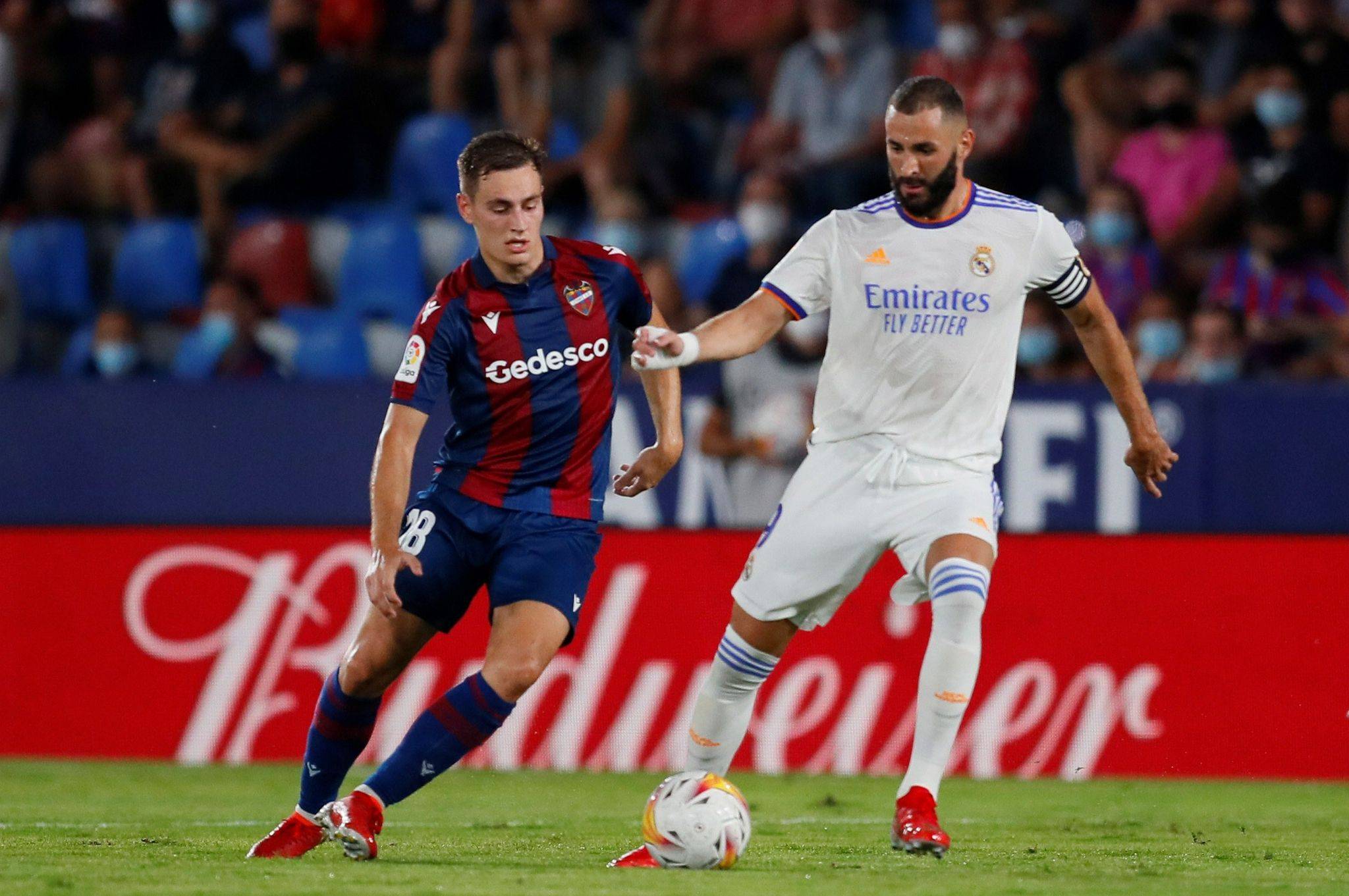 罗马发布备战花絮，窗口期防线松动，欧超杯任务艰巨，纪律约束更严格 