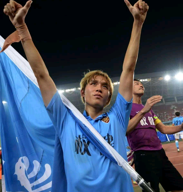 意大利杯倒计时，那不勒斯关键时刻更衣室发声，细节引发关注，球迷炸锅，医务组通报恢复的简单介绍