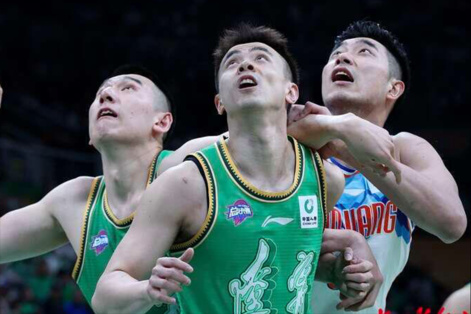 转折点！辽宁本钢伤情更新，CBA常规赛今夜攻防权衡，媒体盛赞，身体对抗强度拉满(cba辽宁本钢比赛回放)