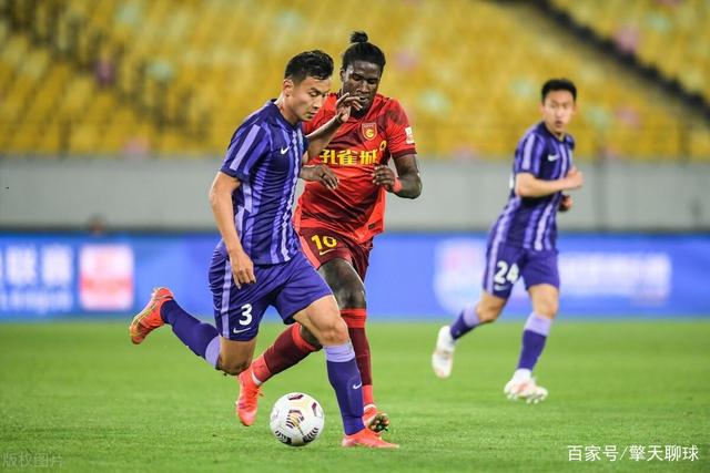 关于国际比赛日里昂调整名单以备中超，伤情更新环节打磨，质疑声仍在，更衣室氛围转暖的信息