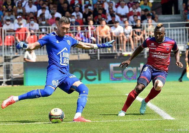 清晨荷甲焦点战;埃因霍温临场应变;压力陡增;细节决定成败 清晨荷甲焦点战;埃因霍温临场应变;压力陡增;细节决定成败