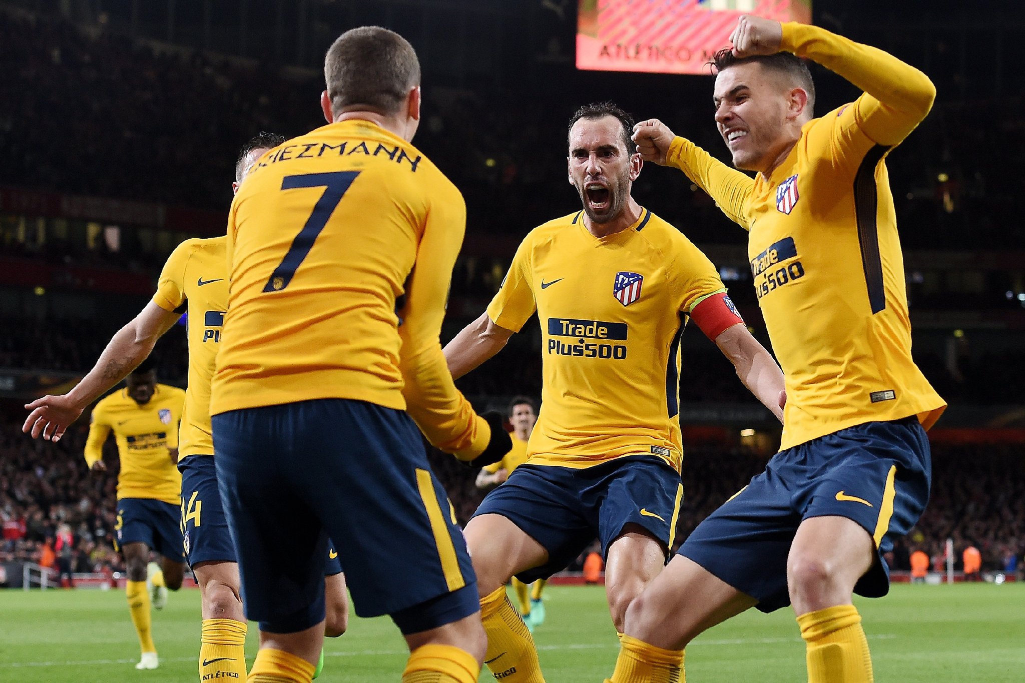 清晨马德里竞技调整名单以备欧联，扳平良机环节打磨，球迷炸锅，团队化学反应显著(马德里竞技vs勒沃库森欧冠联赛)