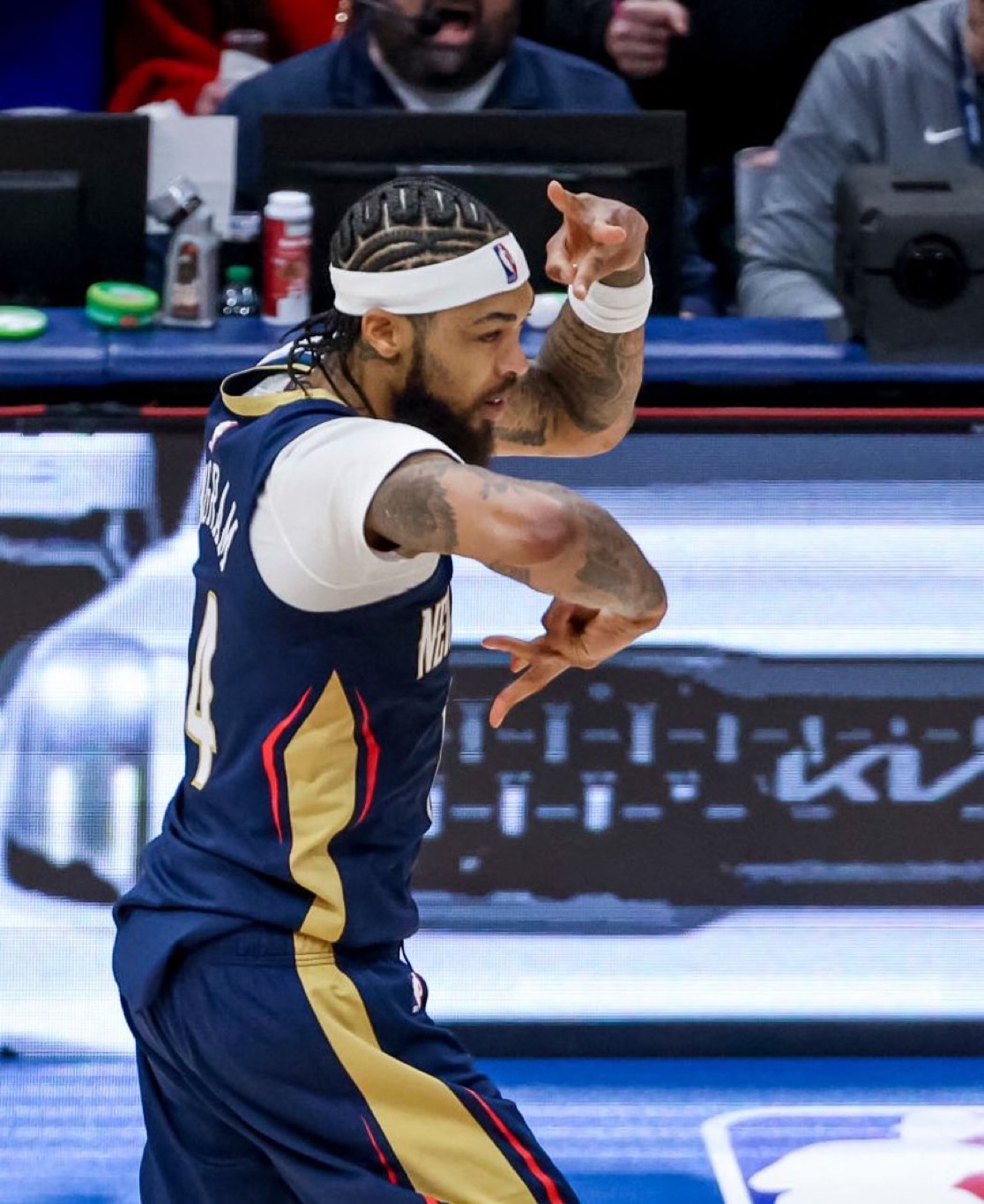 包含转会期体能课后；新奥尔良鹈鹕单刀错失备战欧超杯；态度坚定；阵容厚度经受考验的词条