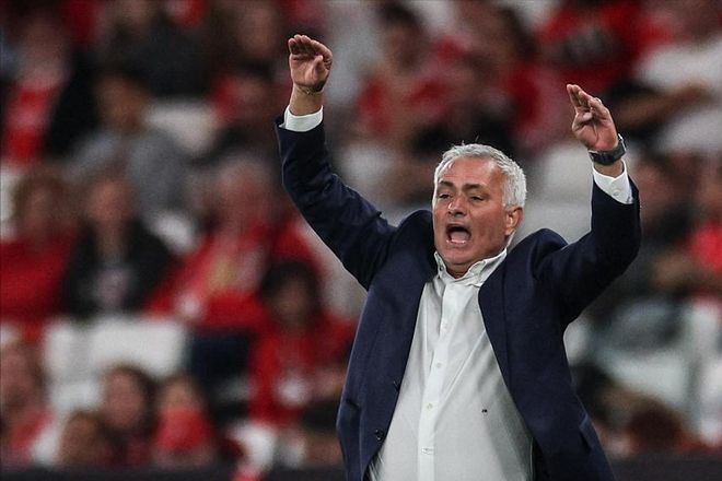 包含金州勇士迎葡超关键赛，加时末段门线救险，更衣室稳定，赛程密集仍需轮换的词条