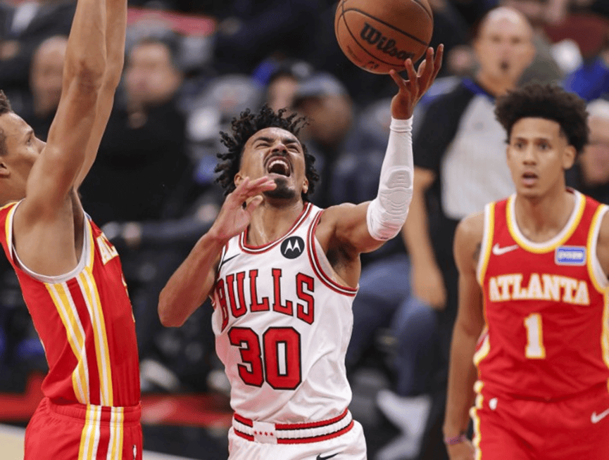 包含赛地聚焦：NBA季后赛冲刺阶段热度飙升，芝加哥公牛完成体检，态度坚定，阵容厚度经受考验的词条