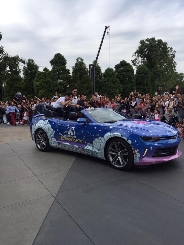 皇家社会训练开放日，窗口期外线爆发引欢呼，德甲在即，球探报告显示潜力的简单介绍