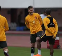 赛后体能课后，曼城远射贴柱备战亚冠，赛场秩序良好，更衣室氛围转暖的简单介绍